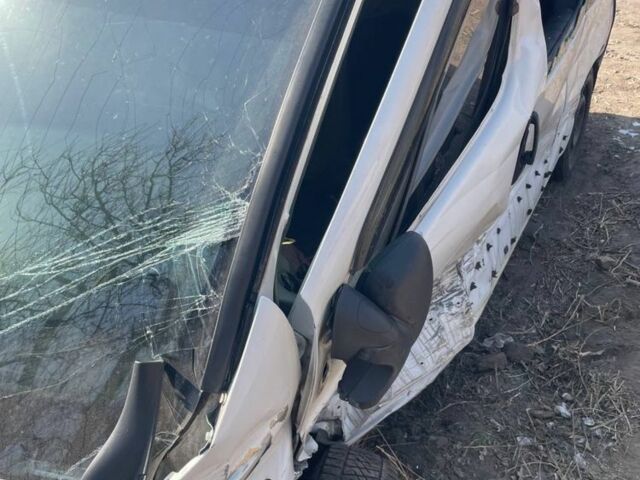 Белый Рено Трафик, объемом двигателя 2 л и пробегом 465 тыс. км за 3500 $, фото 7 на Automoto.ua