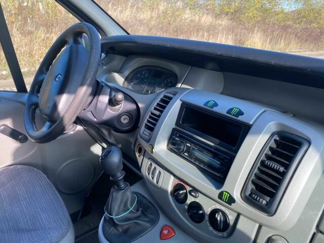 Белый Рено Трафик, объемом двигателя 2 л и пробегом 275 тыс. км за 4900 $, фото 14 на Automoto.ua