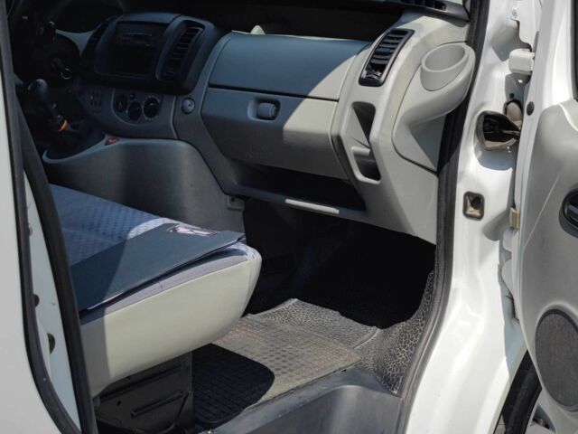 Белый Рено Трафик, объемом двигателя 2 л и пробегом 483 тыс. км за 6900 $, фото 9 на Automoto.ua