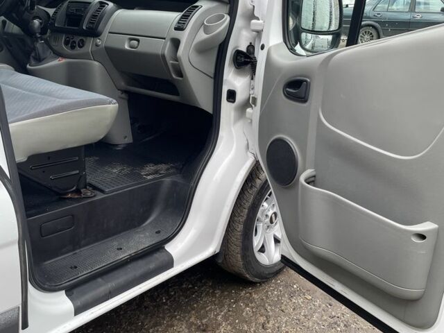 Білий Рено Трафік, об'ємом двигуна 2 л та пробігом 260 тис. км за 6800 $, фото 5 на Automoto.ua