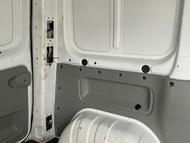 Білий Рено Трафік, об'ємом двигуна 2 л та пробігом 260 тис. км за 6800 $, фото 3 на Automoto.ua