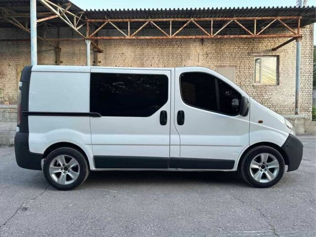 Белый Рено Трафик, объемом двигателя 1.9 л и пробегом 220 тыс. км за 6500 $, фото 3 на Automoto.ua