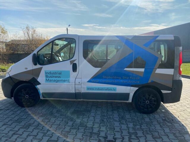 Белый Рено Трафик, объемом двигателя 2 л и пробегом 275 тыс. км за 4900 $, фото 7 на Automoto.ua