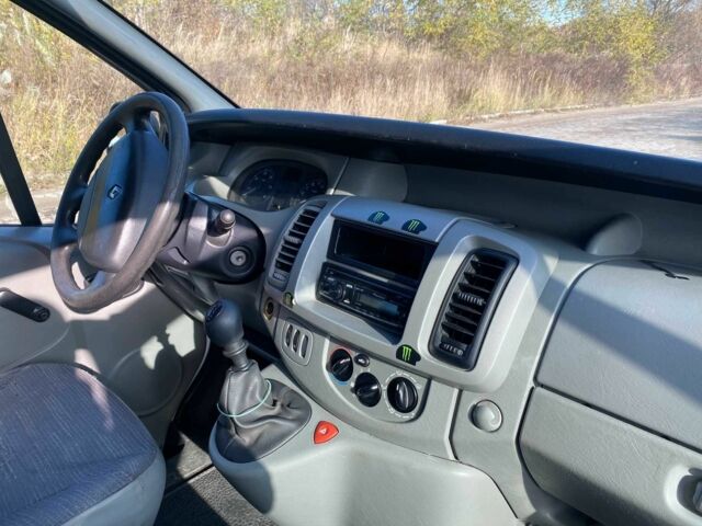 Белый Рено Трафик, объемом двигателя 2 л и пробегом 275 тыс. км за 4900 $, фото 12 на Automoto.ua