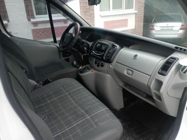 Белый Рено Трафик, объемом двигателя 2.5 л и пробегом 290 тыс. км за 8200 $, фото 9 на Automoto.ua