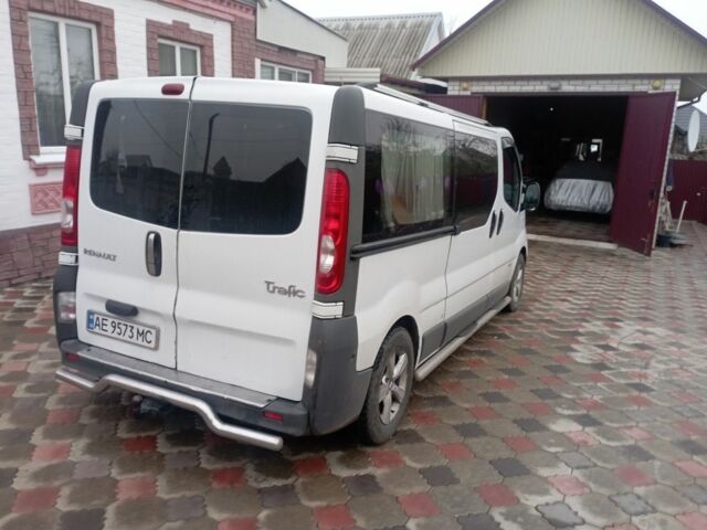 Белый Рено Трафик, объемом двигателя 2.5 л и пробегом 290 тыс. км за 8200 $, фото 6 на Automoto.ua