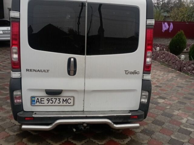 Белый Рено Трафик, объемом двигателя 2.5 л и пробегом 290 тыс. км за 8200 $, фото 7 на Automoto.ua