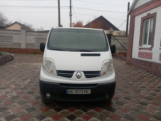 Белый Рено Трафик, объемом двигателя 2.5 л и пробегом 290 тыс. км за 8200 $, фото 2 на Automoto.ua