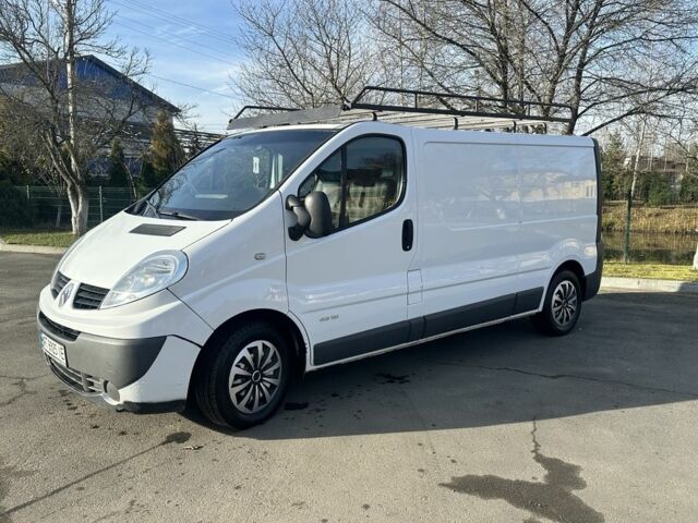 Белый Рено Трафик, объемом двигателя 2.5 л и пробегом 355 тыс. км за 11648 $, фото 4 на Automoto.ua