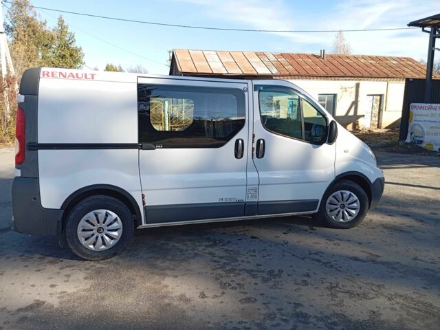 Белый Рено Трафик, объемом двигателя 2 л и пробегом 280 тыс. км за 8267 $, фото 3 на Automoto.ua