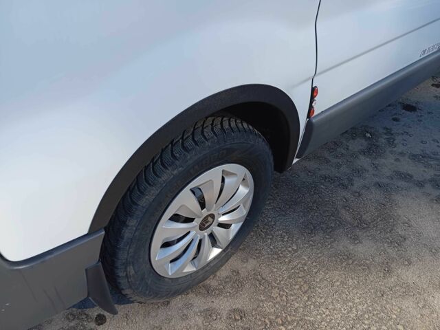 Белый Рено Трафик, объемом двигателя 2 л и пробегом 280 тыс. км за 8267 $, фото 6 на Automoto.ua