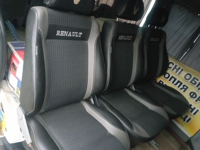 Белый Рено Трафик, объемом двигателя 2.5 л и пробегом 290 тыс. км за 8200 $, фото 10 на Automoto.ua