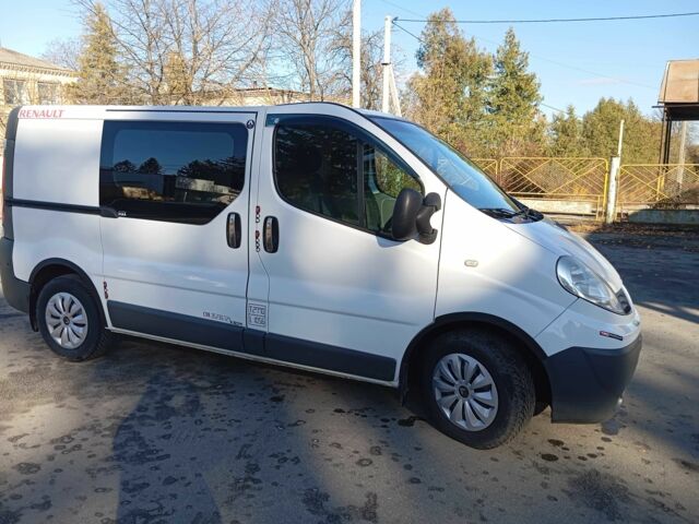 Белый Рено Трафик, объемом двигателя 2 л и пробегом 280 тыс. км за 8267 $, фото 7 на Automoto.ua