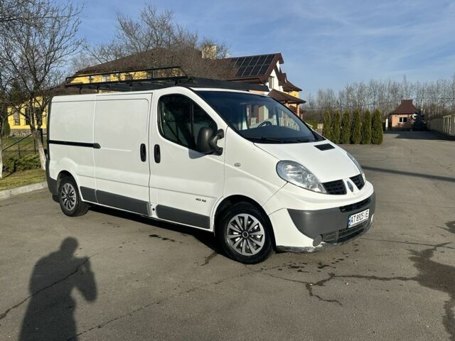 Белый Рено Трафик, объемом двигателя 2.5 л и пробегом 355 тыс. км за 11648 $, фото 1 на Automoto.ua