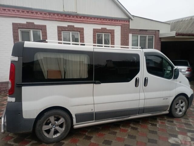 Белый Рено Трафик, объемом двигателя 2.5 л и пробегом 290 тыс. км за 8200 $, фото 4 на Automoto.ua