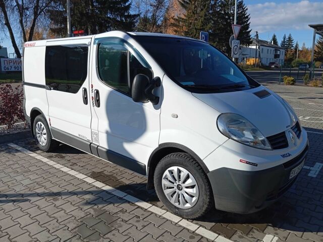 Белый Рено Трафик, объемом двигателя 2 л и пробегом 280 тыс. км за 8267 $, фото 10 на Automoto.ua