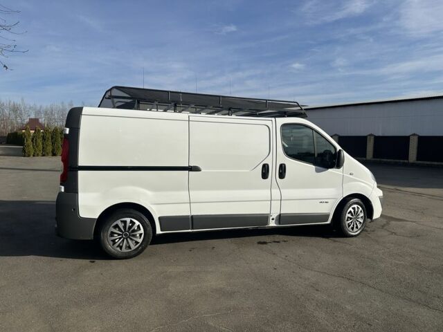 Белый Рено Трафик, объемом двигателя 2.5 л и пробегом 355 тыс. км за 11648 $, фото 2 на Automoto.ua