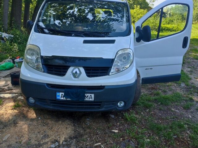 Белый Рено Трафик, объемом двигателя 2 л и пробегом 275 тыс. км за 8500 $, фото 3 на Automoto.ua