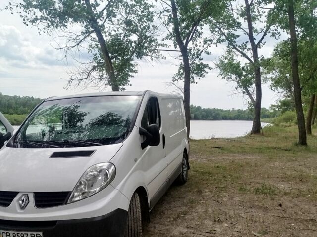 Белый Рено Трафик, объемом двигателя 2 л и пробегом 256 тыс. км за 7000 $, фото 1 на Automoto.ua