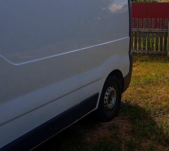 Білий Рено Трафік, об'ємом двигуна 2 л та пробігом 290 тис. км за 8700 $, фото 3 на Automoto.ua