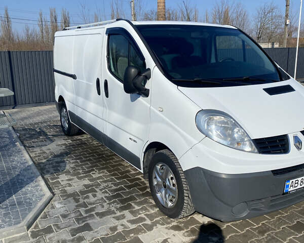 Белый Рено Трафик, объемом двигателя 2.5 л и пробегом 309 тыс. км за 7700 $, фото 3 на Automoto.ua