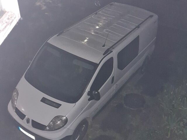 Белый Рено Трафик, объемом двигателя 2 л и пробегом 203 тыс. км за 12764 $, фото 6 на Automoto.ua