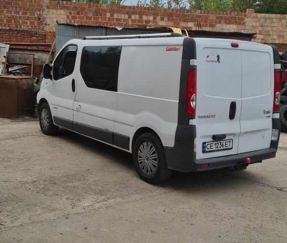 Белый Рено Трафик, объемом двигателя 2 л и пробегом 203 тыс. км за 12764 $, фото 3 на Automoto.ua