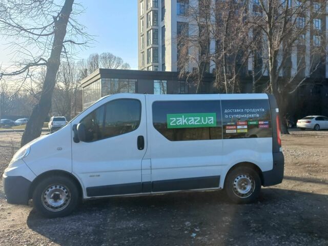 Белый Рено Трафик, объемом двигателя 2 л и пробегом 355 тыс. км за 9000 $, фото 1 на Automoto.ua