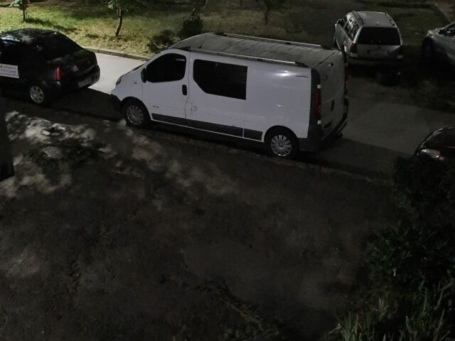 Белый Рено Трафик, объемом двигателя 2 л и пробегом 203 тыс. км за 12764 $, фото 5 на Automoto.ua