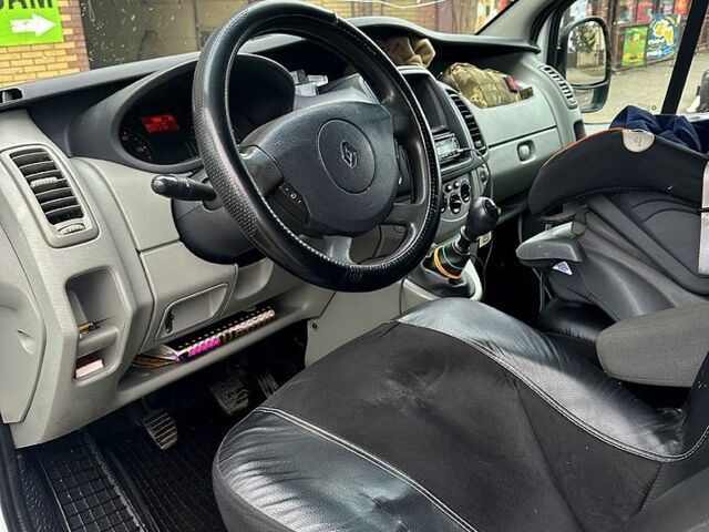 Белый Рено Трафик, объемом двигателя 2 л и пробегом 283 тыс. км за 9500 $, фото 4 на Automoto.ua