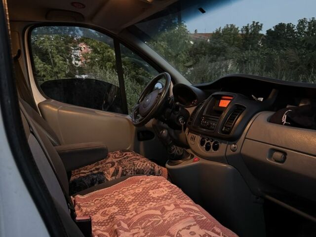 Белый Рено Трафик, объемом двигателя 2 л и пробегом 205 тыс. км за 11200 $, фото 3 на Automoto.ua