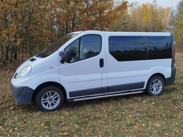 Білий Рено Трафік, об'ємом двигуна 2 л та пробігом 330 тис. км за 10900 $, фото 1 на Automoto.ua