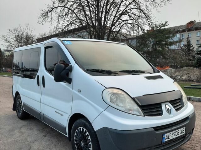 Белый Рено Трафик, объемом двигателя 2 л и пробегом 260 тыс. км за 12000 $, фото 3 на Automoto.ua