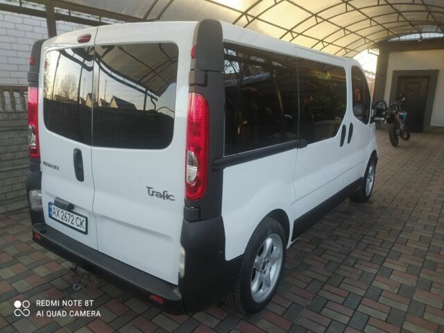 Белый Рено Трафик, объемом двигателя 2 л и пробегом 243 тыс. км за 11000 $, фото 2 на Automoto.ua