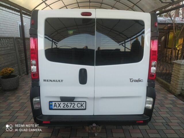 Белый Рено Трафик, объемом двигателя 2 л и пробегом 243 тыс. км за 11000 $, фото 3 на Automoto.ua