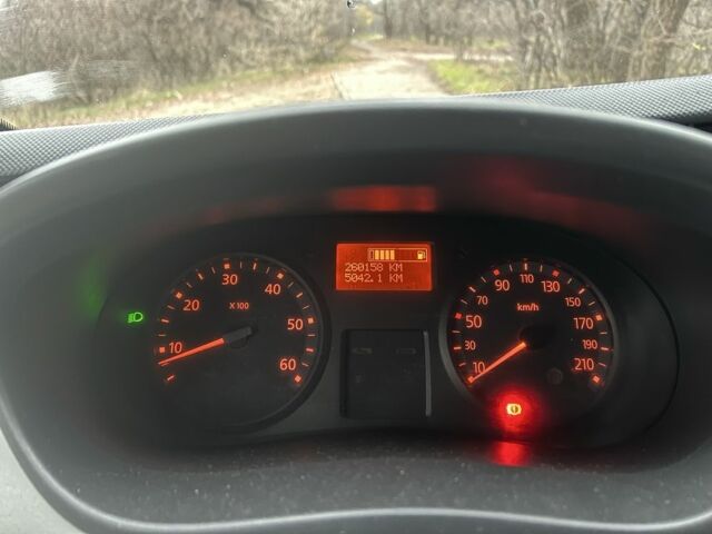 Белый Рено Трафик, объемом двигателя 2 л и пробегом 260 тыс. км за 10600 $, фото 5 на Automoto.ua