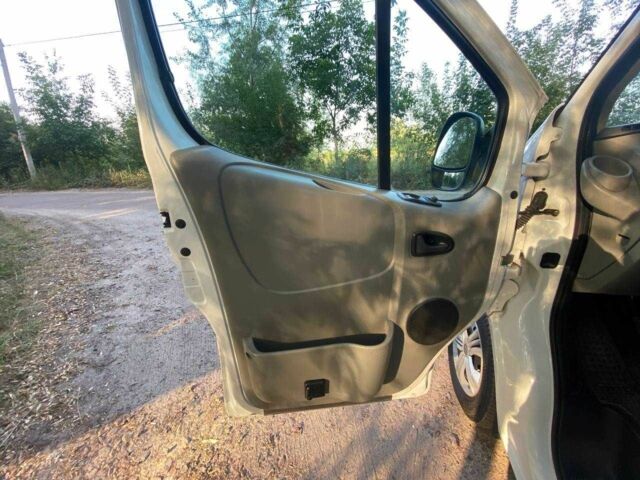 Білий Рено Трафік, об'ємом двигуна 0 л та пробігом 246 тис. км за 12500 $, фото 9 на Automoto.ua