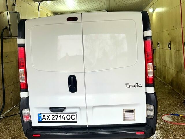 Белый Рено Трафик, объемом двигателя 2 л и пробегом 283 тыс. км за 9500 $, фото 3 на Automoto.ua