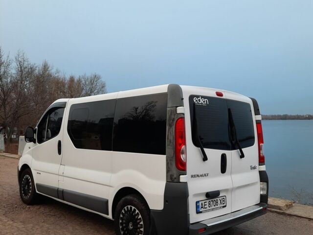 Белый Рено Трафик, объемом двигателя 2 л и пробегом 260 тыс. км за 12000 $, фото 1 на Automoto.ua