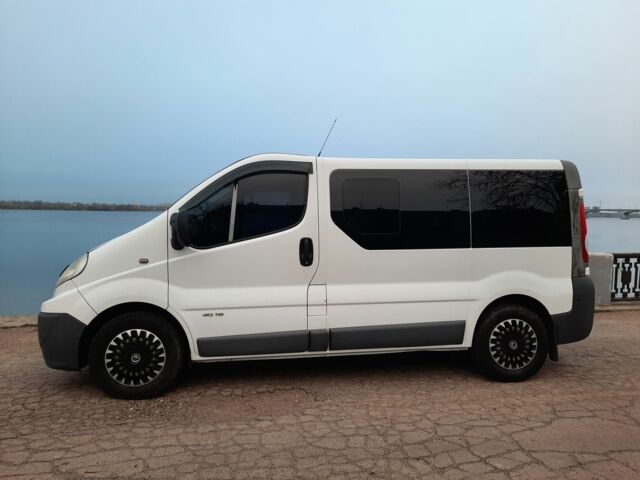 Белый Рено Трафик, объемом двигателя 2 л и пробегом 260 тыс. км за 12000 $, фото 2 на Automoto.ua