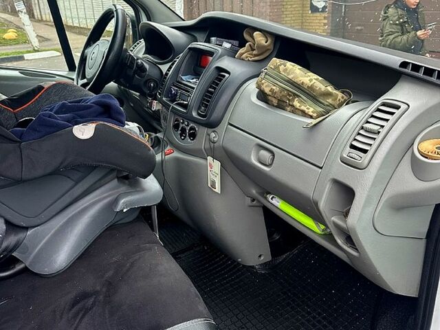 Белый Рено Трафик, объемом двигателя 2 л и пробегом 283 тыс. км за 9500 $, фото 5 на Automoto.ua