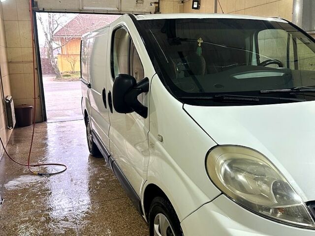 Белый Рено Трафик, объемом двигателя 2 л и пробегом 283 тыс. км за 9500 $, фото 2 на Automoto.ua