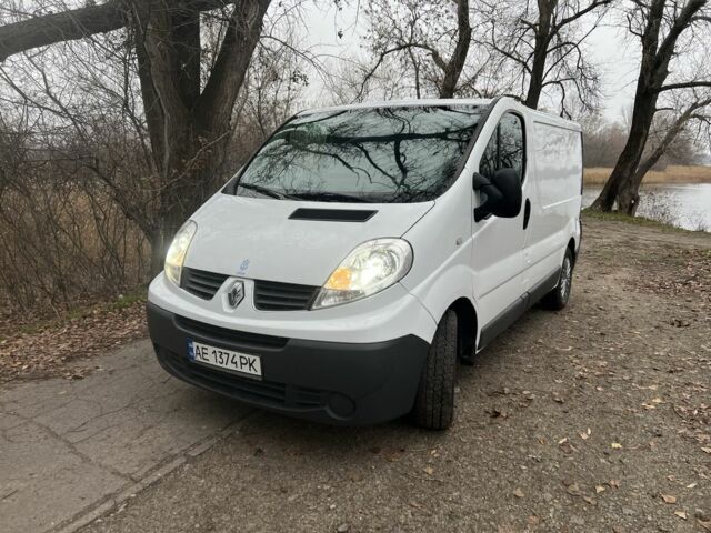 Белый Рено Трафик, объемом двигателя 2 л и пробегом 260 тыс. км за 10600 $, фото 3 на Automoto.ua