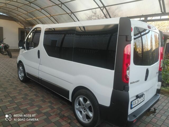 Белый Рено Трафик, объемом двигателя 2 л и пробегом 243 тыс. км за 11000 $, фото 4 на Automoto.ua