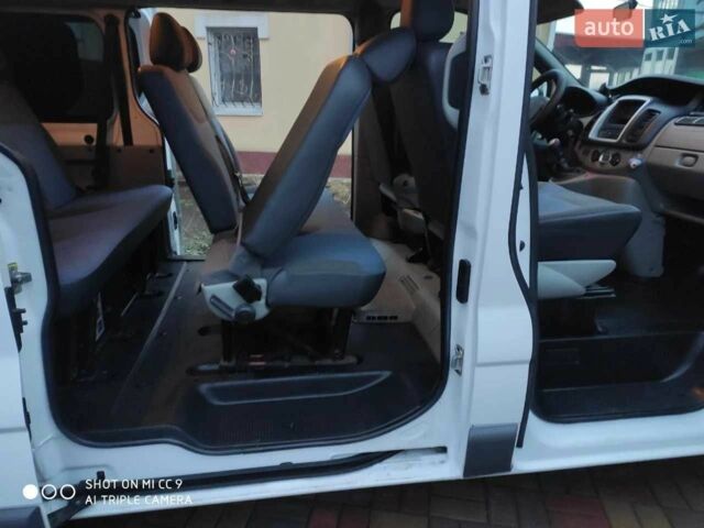 Белый Рено Трафик, объемом двигателя 2 л и пробегом 305 тыс. км за 16100 $, фото 5 на Automoto.ua