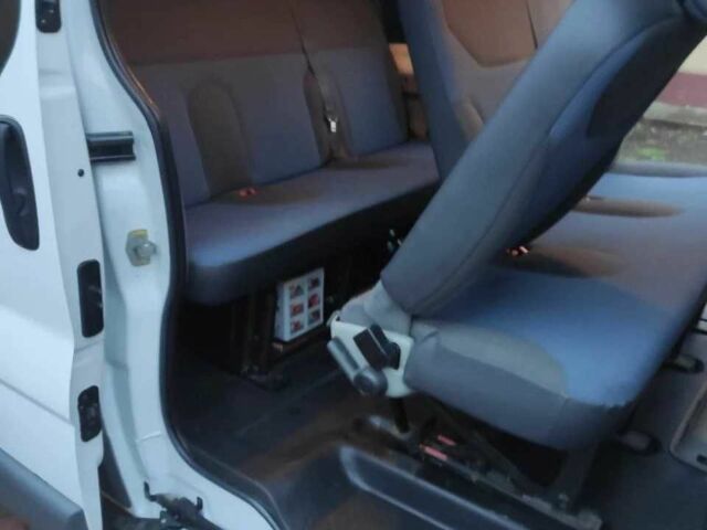 Белый Рено Трафик, объемом двигателя 2 л и пробегом 305 тыс. км за 16100 $, фото 4 на Automoto.ua