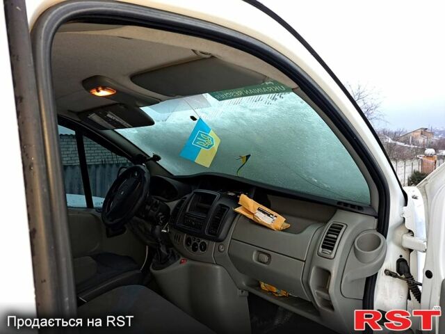 Белый Рено Трафик, объемом двигателя 2 л и пробегом 316 тыс. км за 8900 $, фото 6 на Automoto.ua