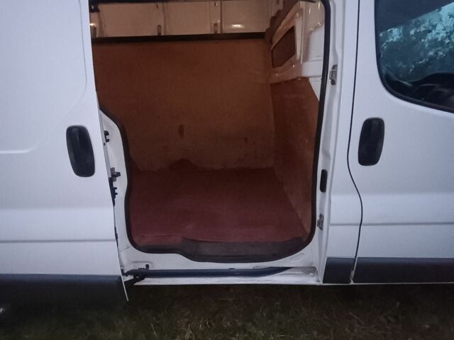 Білий Рено Трафік, об'ємом двигуна 2 л та пробігом 230 тис. км за 10200 $, фото 5 на Automoto.ua