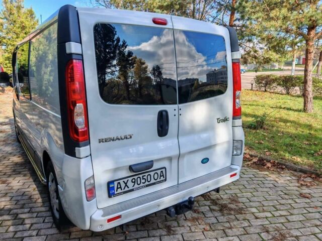 Белый Рено Трафик, объемом двигателя 2 л и пробегом 199 тыс. км за 11900 $, фото 2 на Automoto.ua