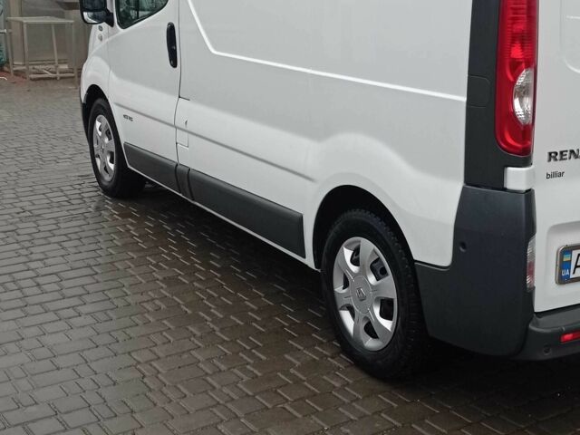 Белый Рено Трафик, объемом двигателя 2 л и пробегом 356 тыс. км за 11230 $, фото 3 на Automoto.ua